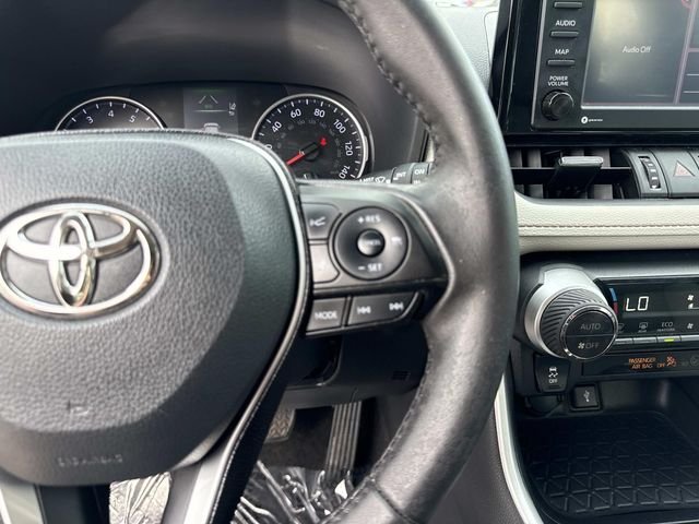 Used 2021 Black Toyota XLE Premium image 31