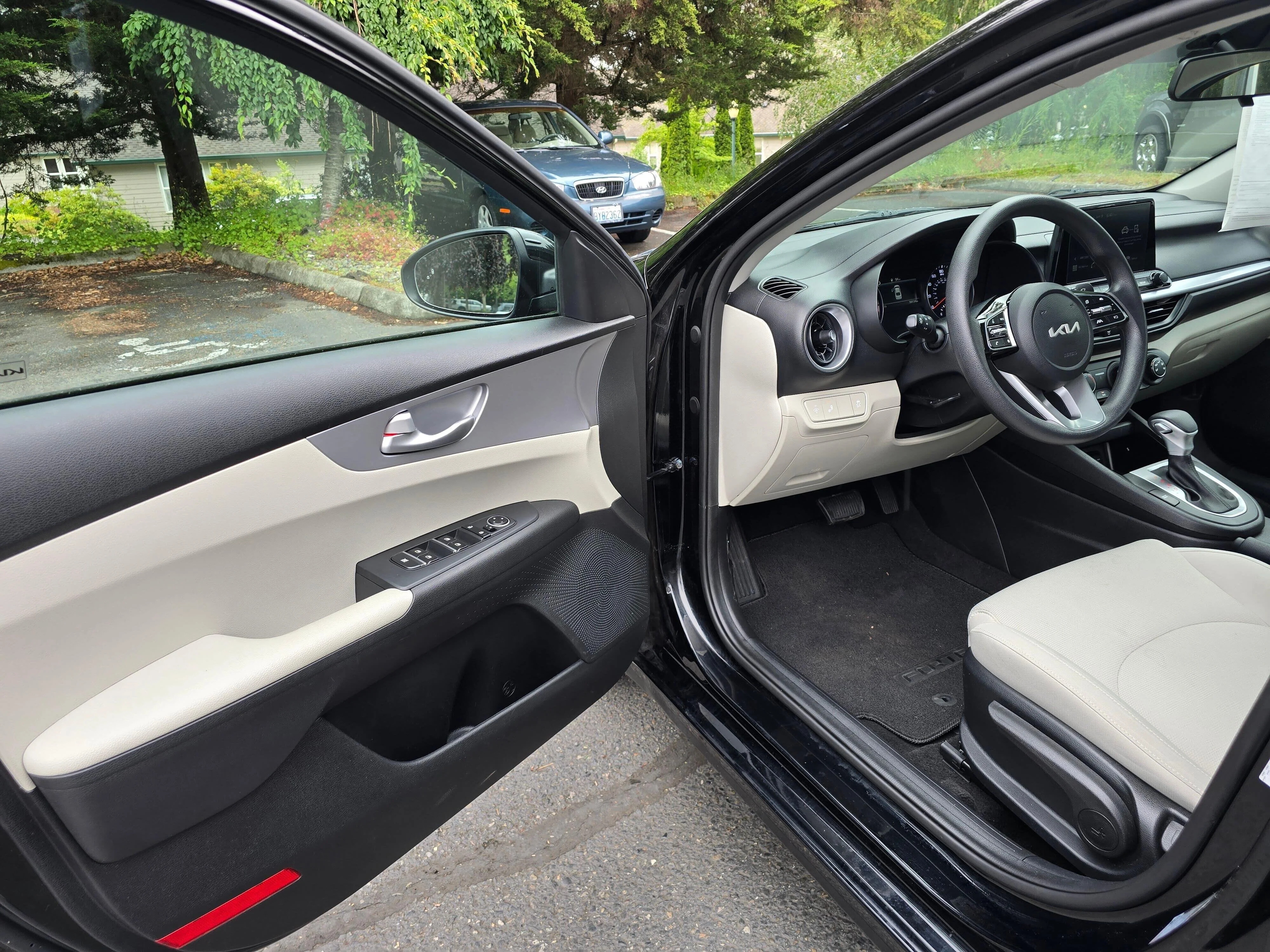 Certified Used 2023 Aurora Black Kia LXS image 7
