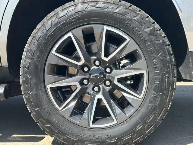 Used 2023 Gray Chevrolet Z71 image 8