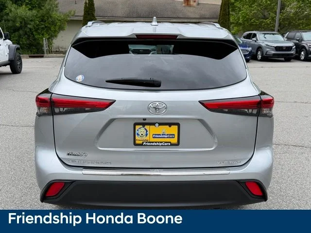 Used 2020 Silver Toyota XLE image 6