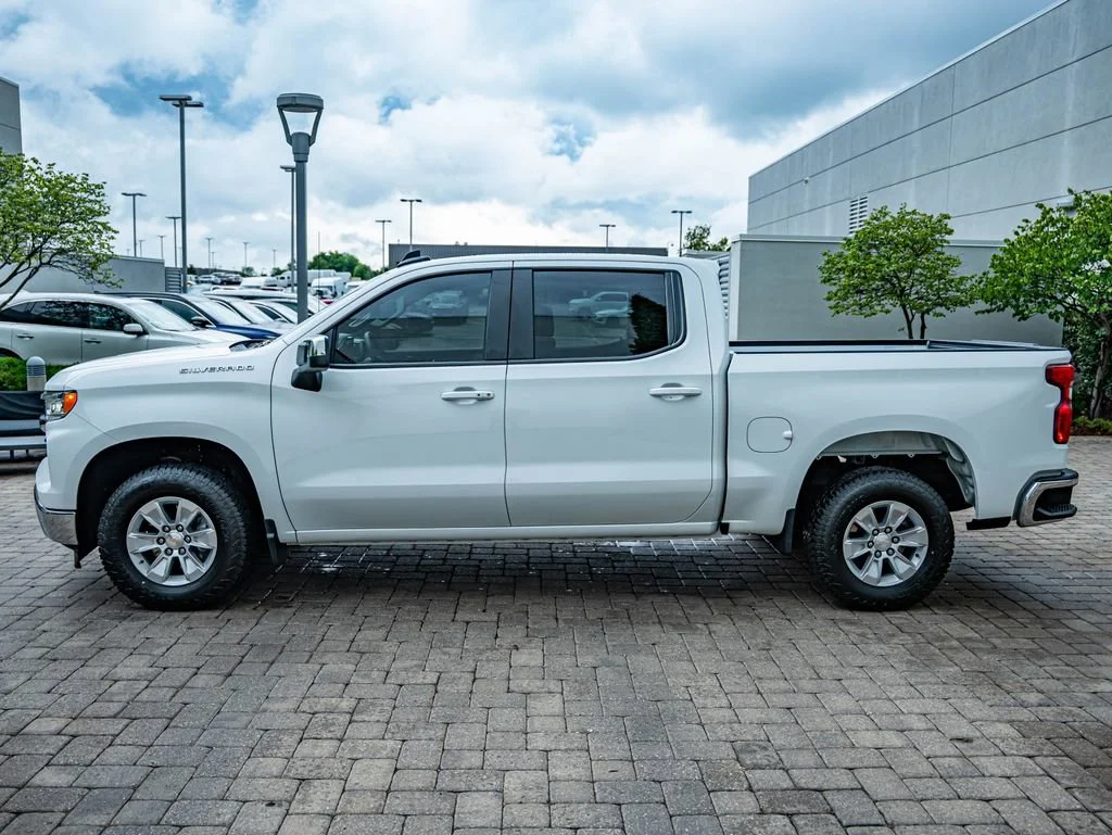 Used 2023 Summit White Chevrolet LT image 8