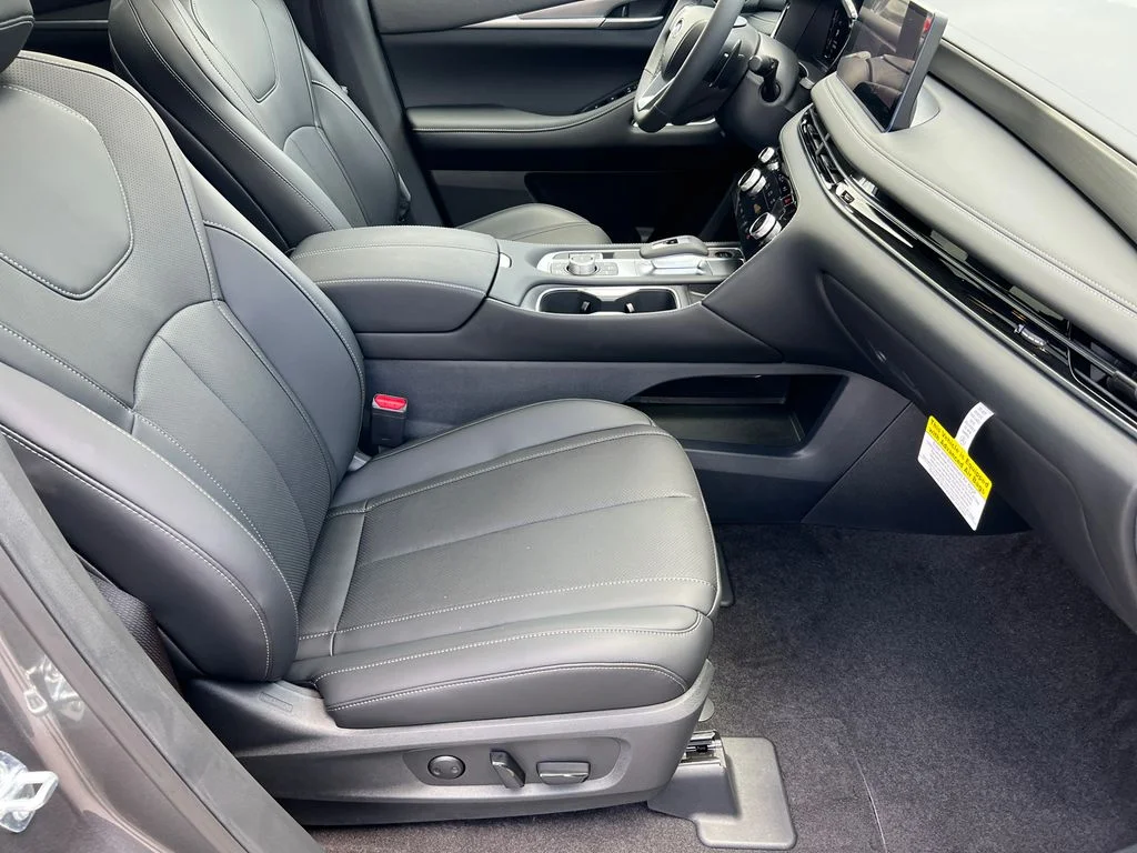 New 2027 GRAPHITE SHADOW INFINITI Luxe FWD image 15
