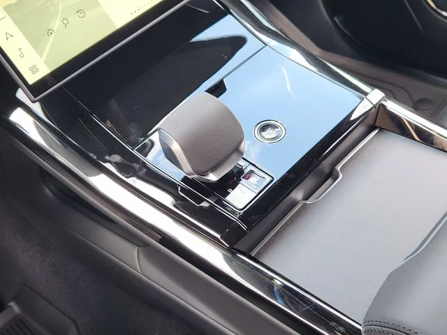New 2026 Varesine Blue Land Rover Dynamic SE image 19