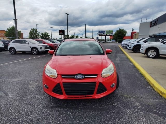 Used 2014 Red Ford SE image 2