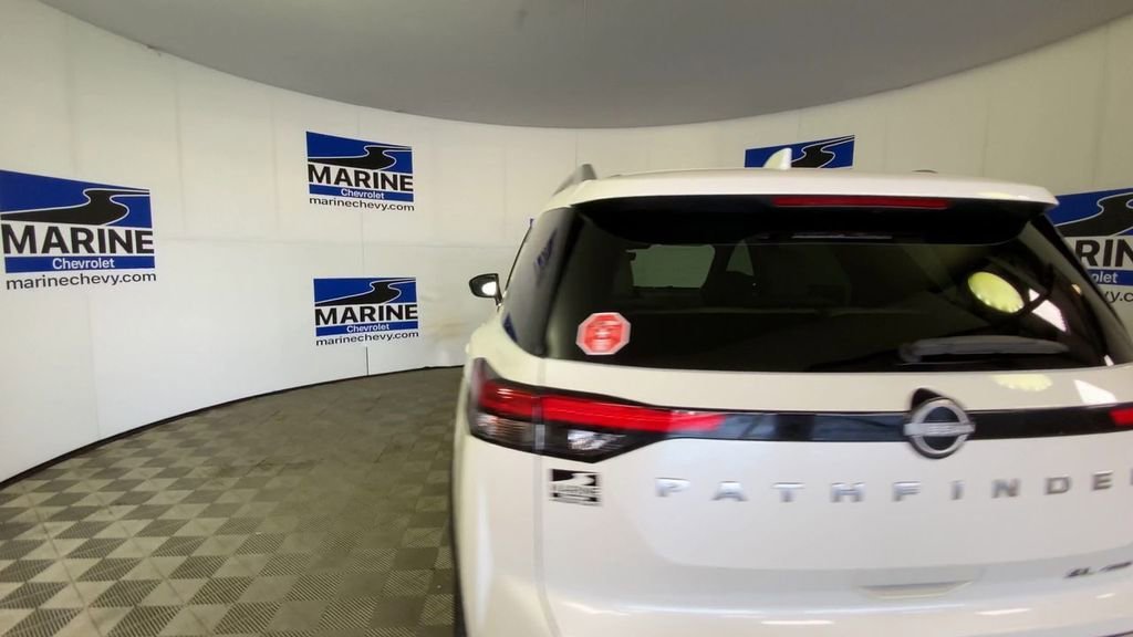 Used 2024 White Nissan SL image 9