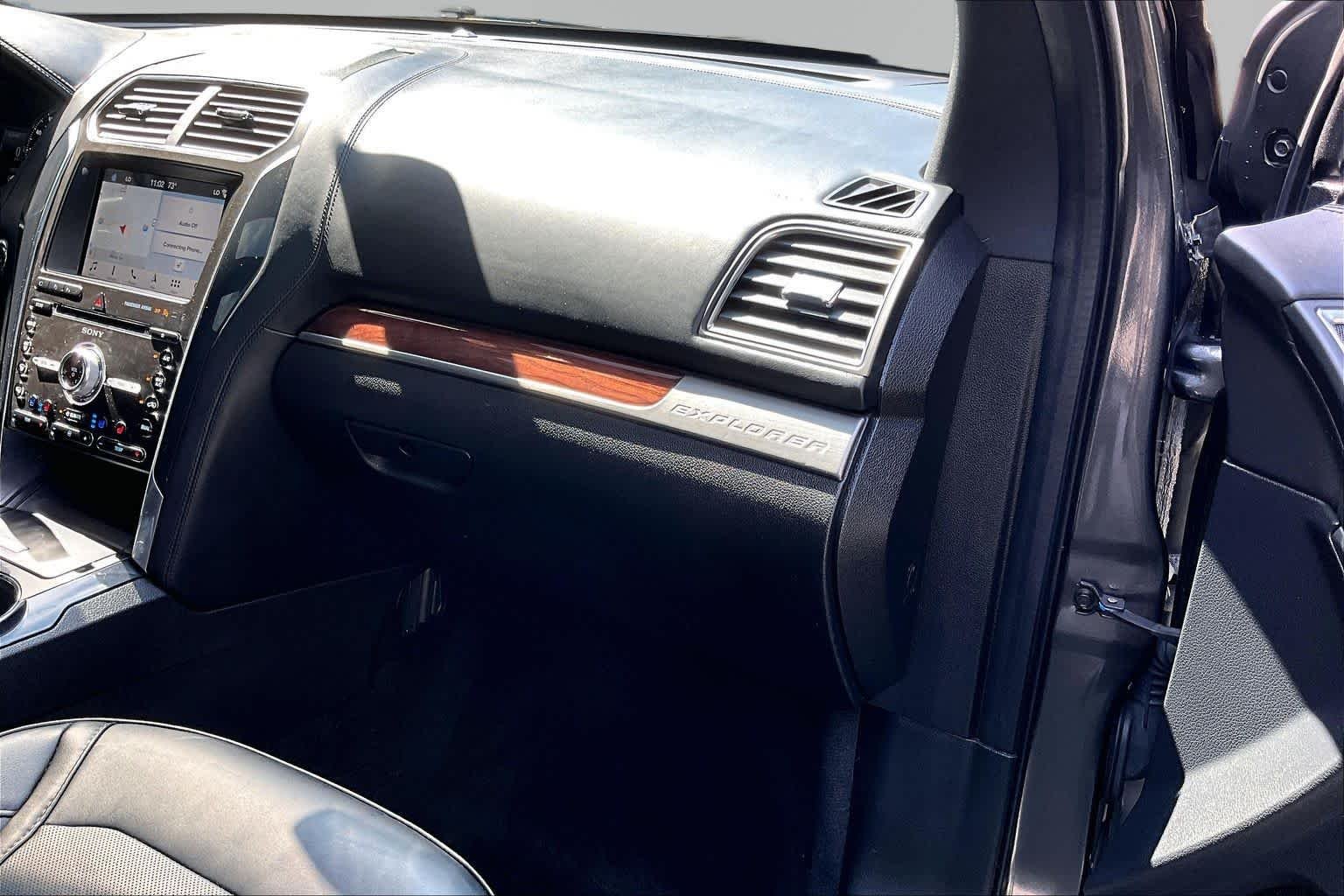 Used 2018 Magnetic Ford Platinum image 19