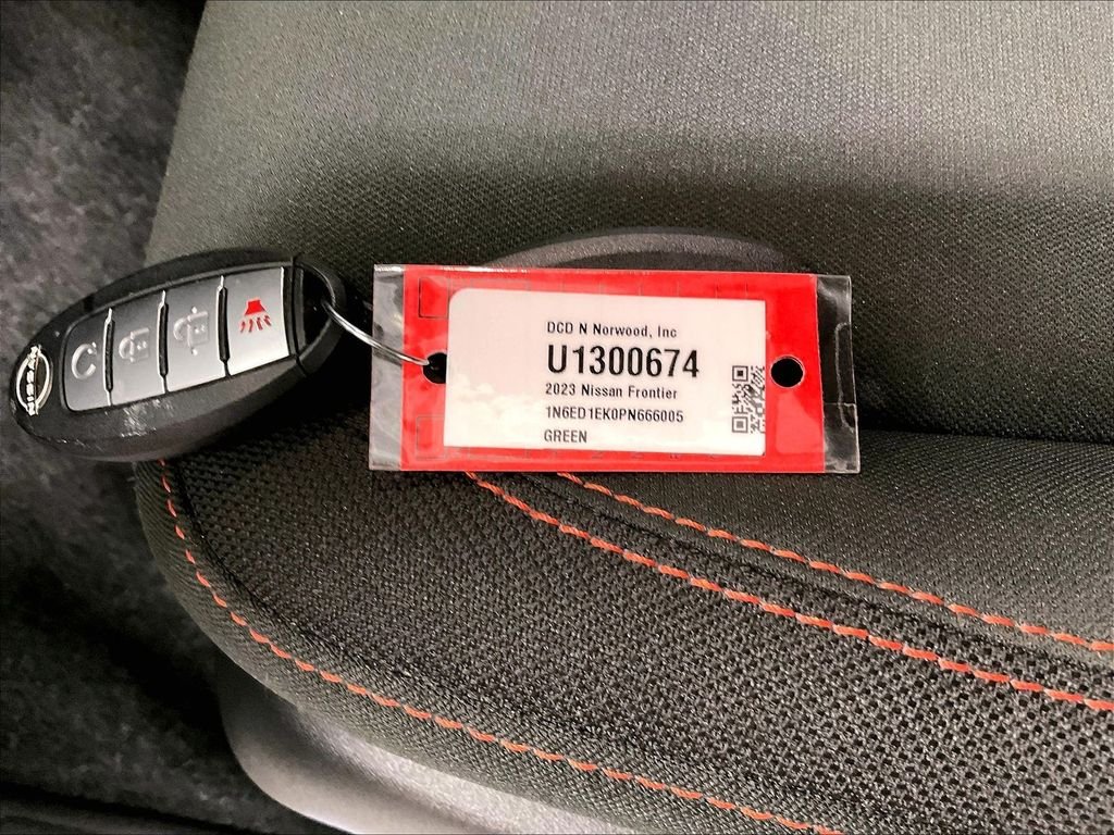 Used 2023 Green Nissan PRO-4X image 30