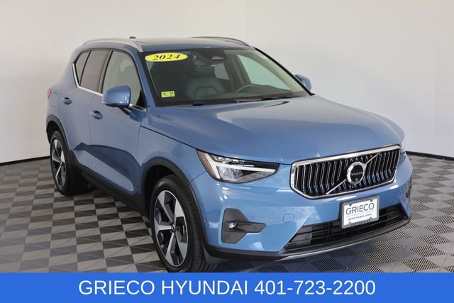 2024 Volvo XC40 B5 Plus Bright Theme