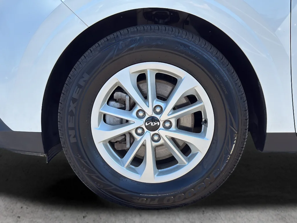 Used 2024 White Kia LX image 33