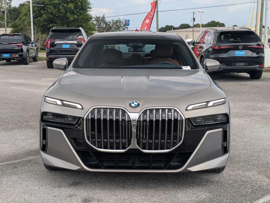 Used 2023 Gray BMW 740i image 8