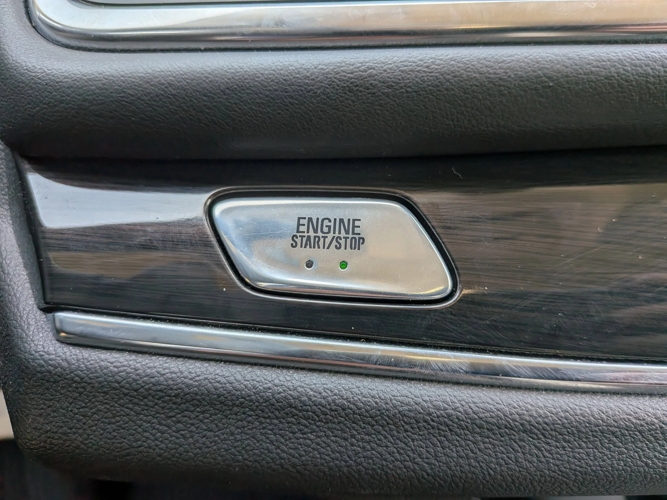 Used 2023 Summit White Buick Essence image 16