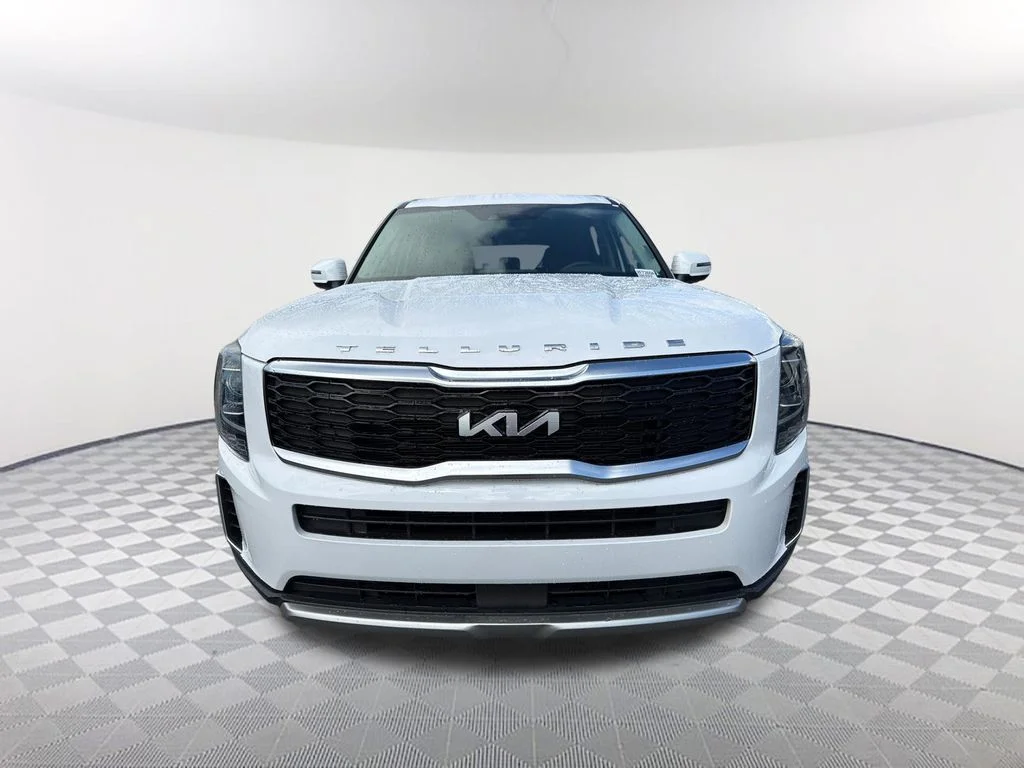 Used 2022 White Kia EX image 2