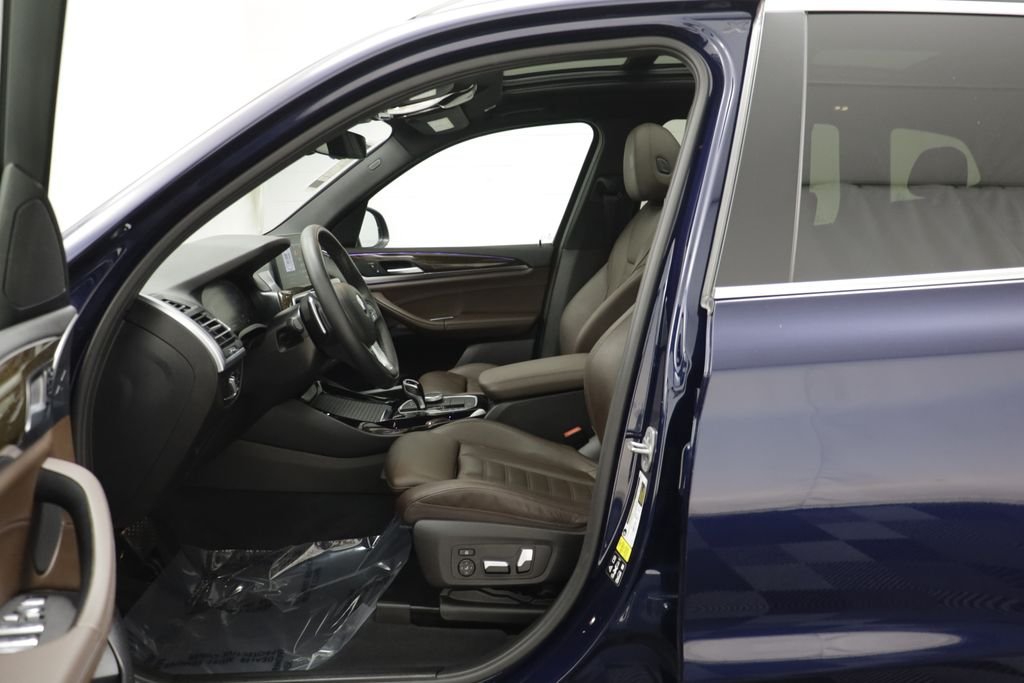 Used 2022 Tanzanite Blue II Metallic BMW xDrive30i image 5