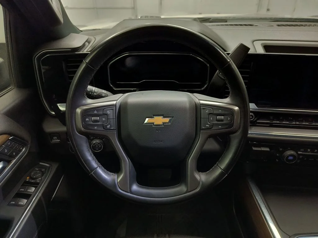Used 2024 Iridescent Pearl Tricoat Chevrolet High Country image 15