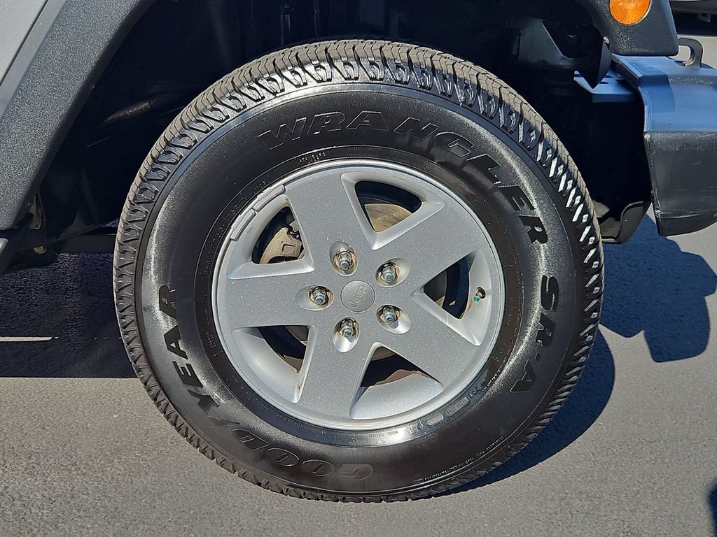 Used 2018 Billet Silver Metallic Clearcoat Jeep Unlimited Sport image 30