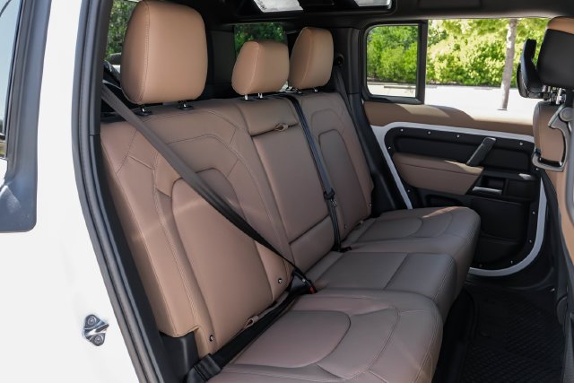 New 2026 Fuji White Land Rover X-Dynamic SE image 40