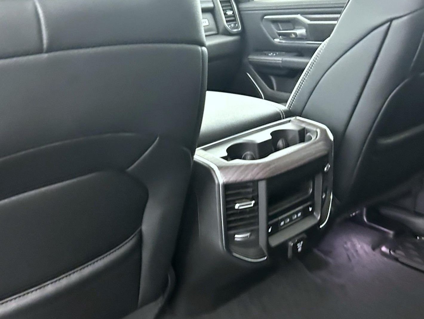 New 2027 Diamond Black Crystal Pearl-Coat Exterior Paint RAM Laramie image 21