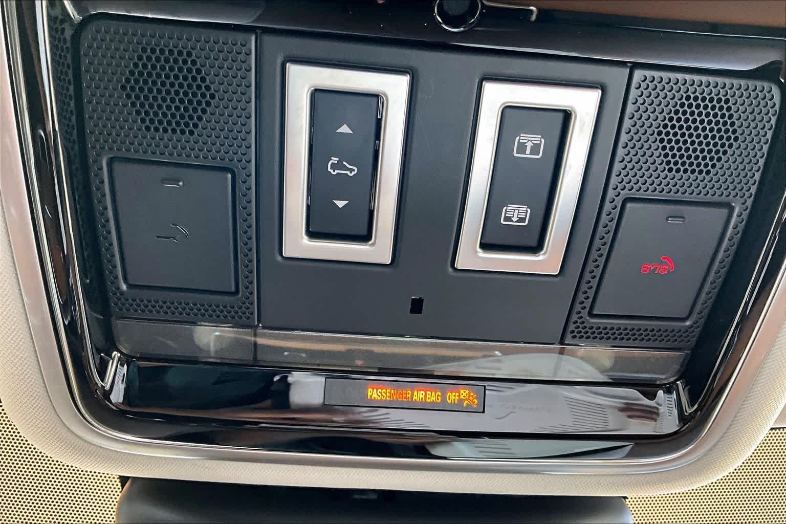 Used 2019 Kaikoura Stone Metallic Land Rover S image 34