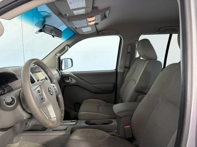 Used 2013 Silver Nissan SV image 9
