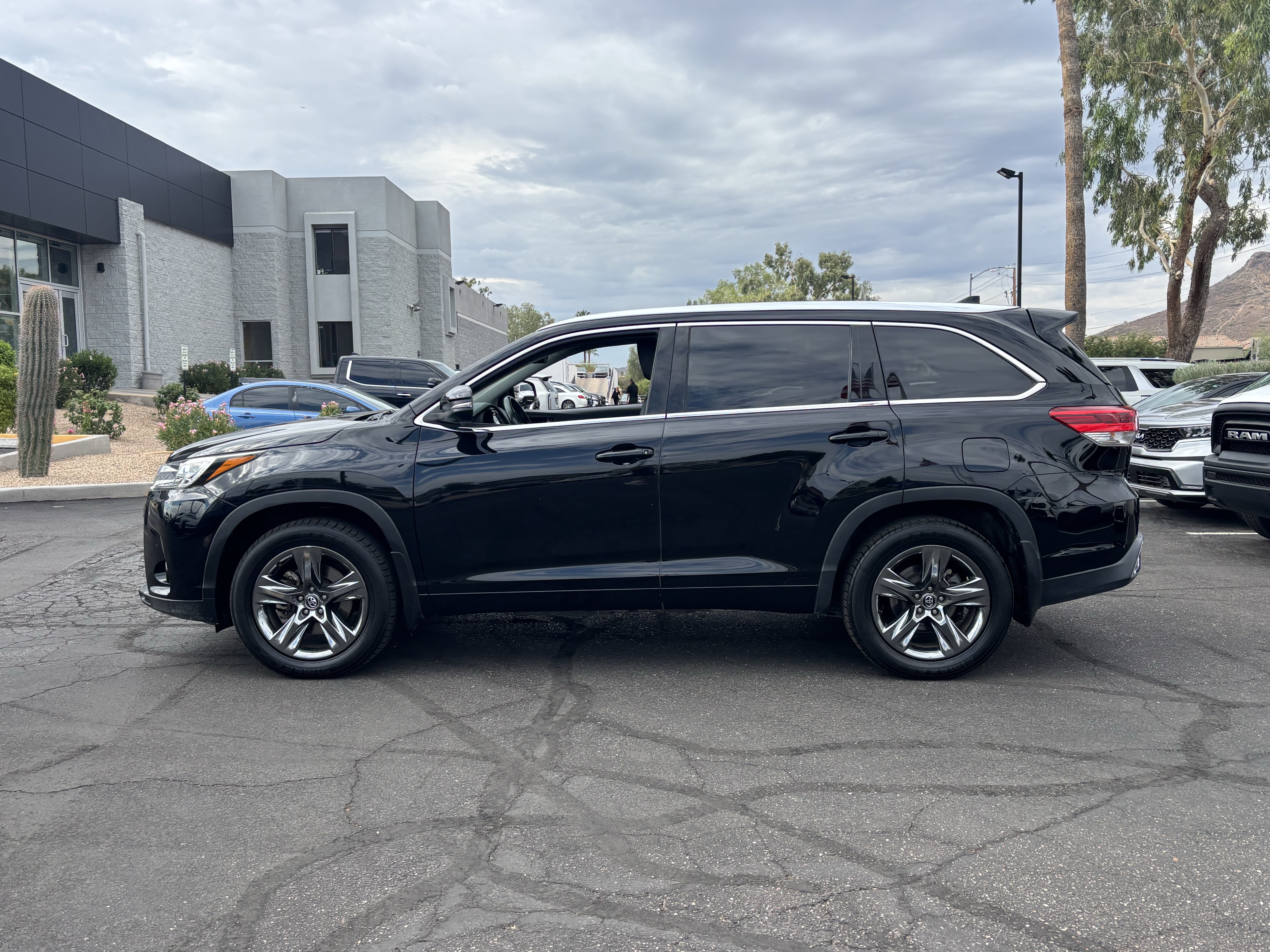 Used 2018 Midnight Black Metallic Toyota Limited Platinum image 5