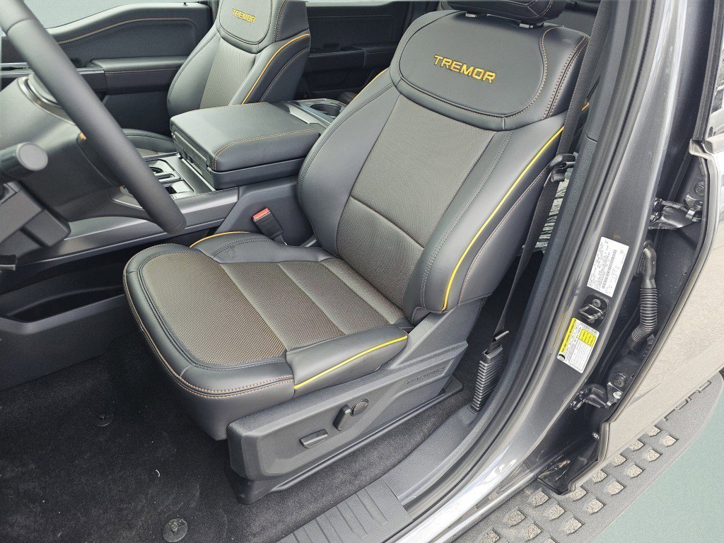 New 2026 Carbonized Gray Metallic Ford Tremor image 6