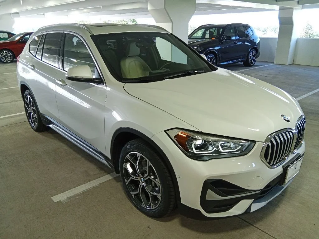 Used 2021 Mineral White Metallic BMW xDrive28i image 3