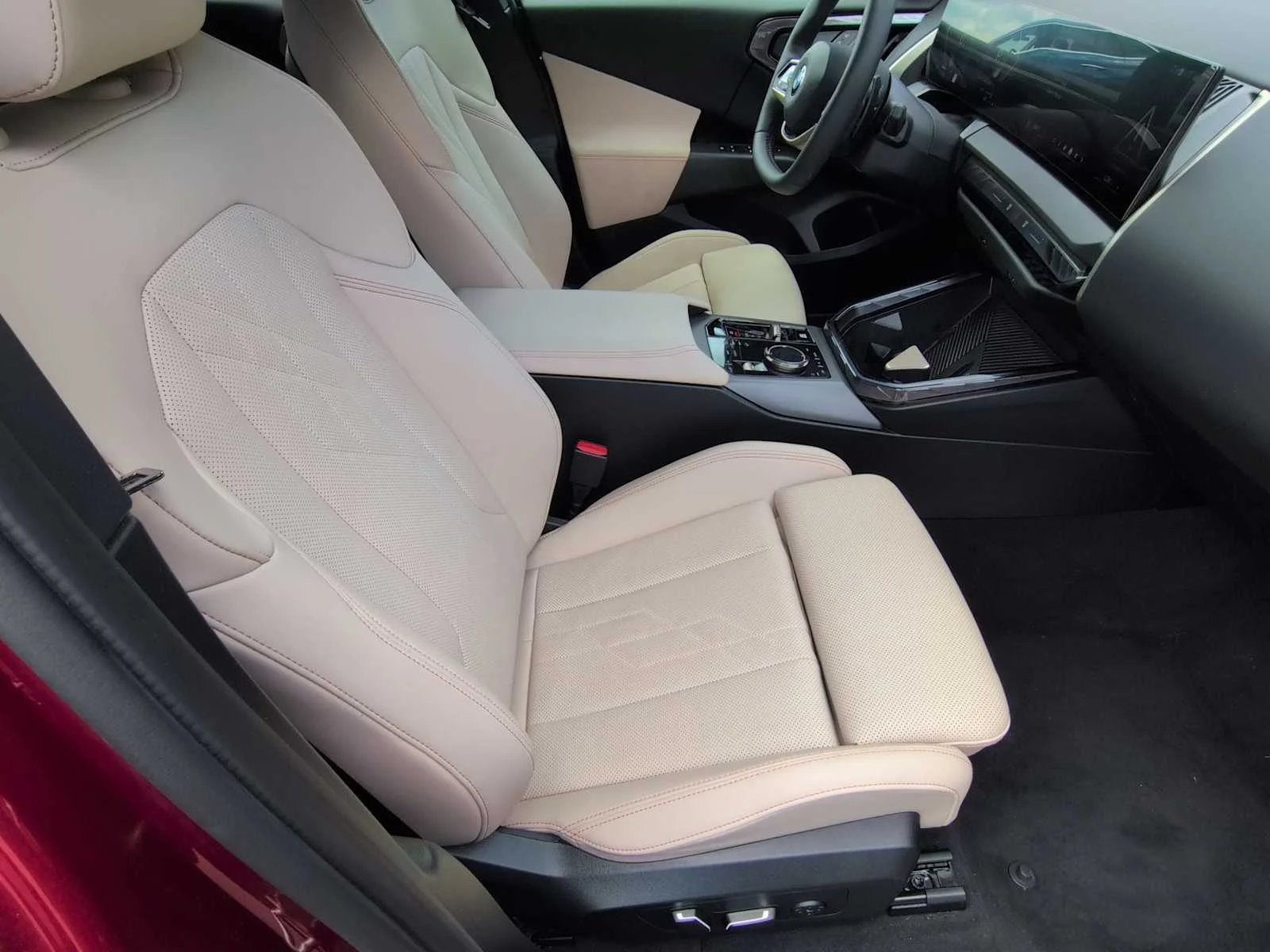 Certified Used 2025 Vegas Red Metallic BMW 30 xDrive image 22