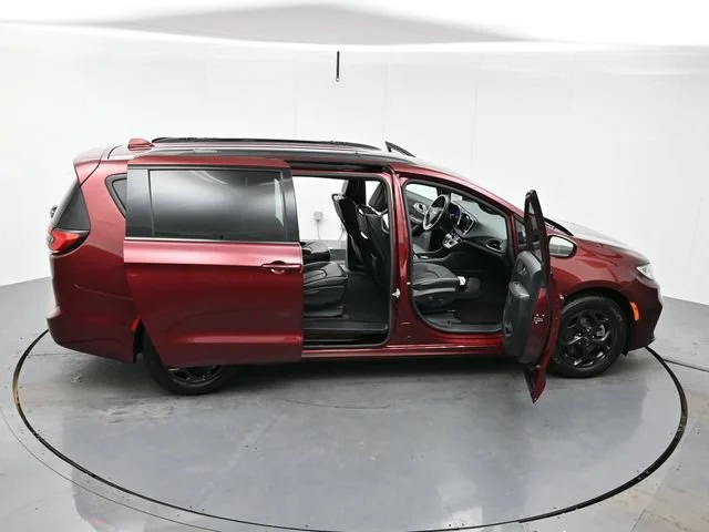 Used 2021 Velvet Red Pearlc Chrysler Hybrid Limited image 45