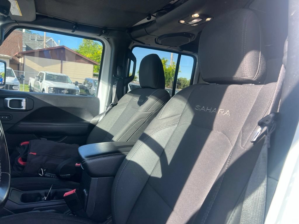 Used 2020 Bright White Clearcoat Jeep Unlimited Sahara image 18