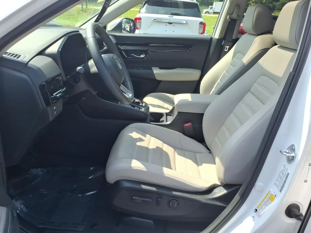 Used 2024 White Honda EX-L image 18