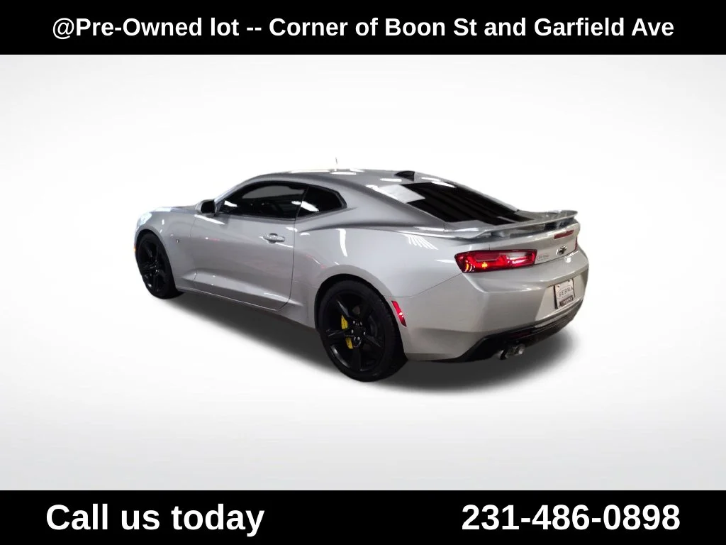 Used 2016  Chevrolet 2LT image 3