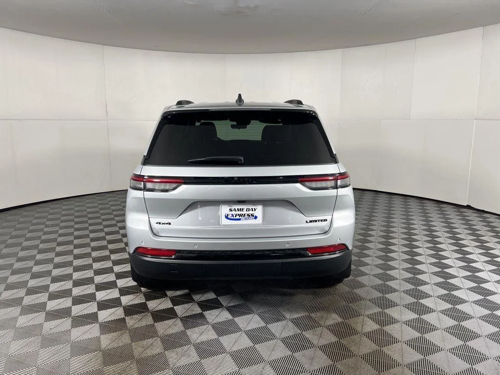 Used 2025 Silver Zynith Jeep Limited image 8