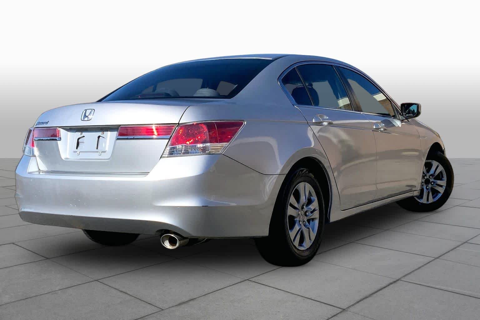 Used 2011 Alabaster Silver Metallic Honda LX-P image 12