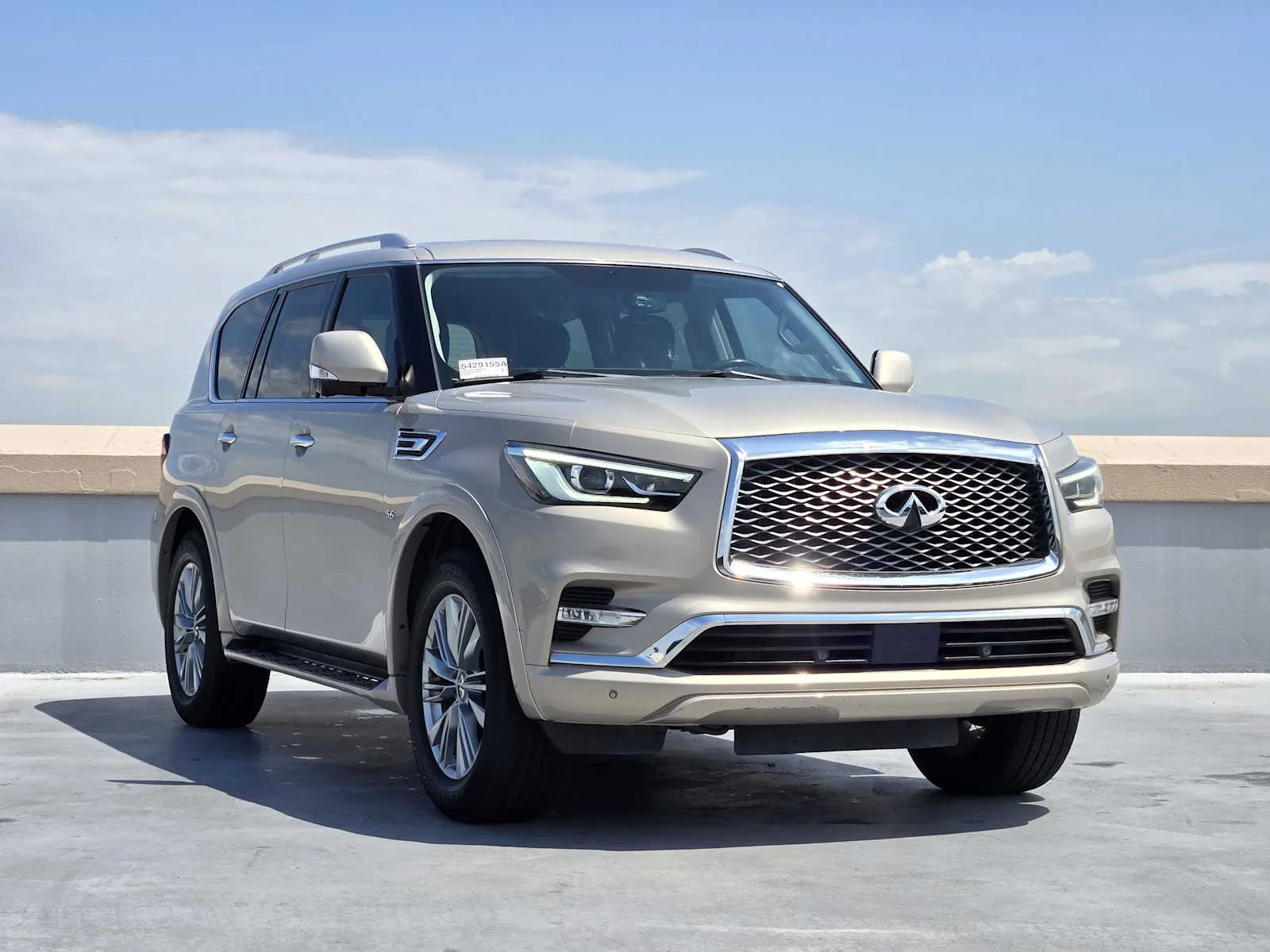 Used 2018 Champagne Quartz INFINITI  image 3