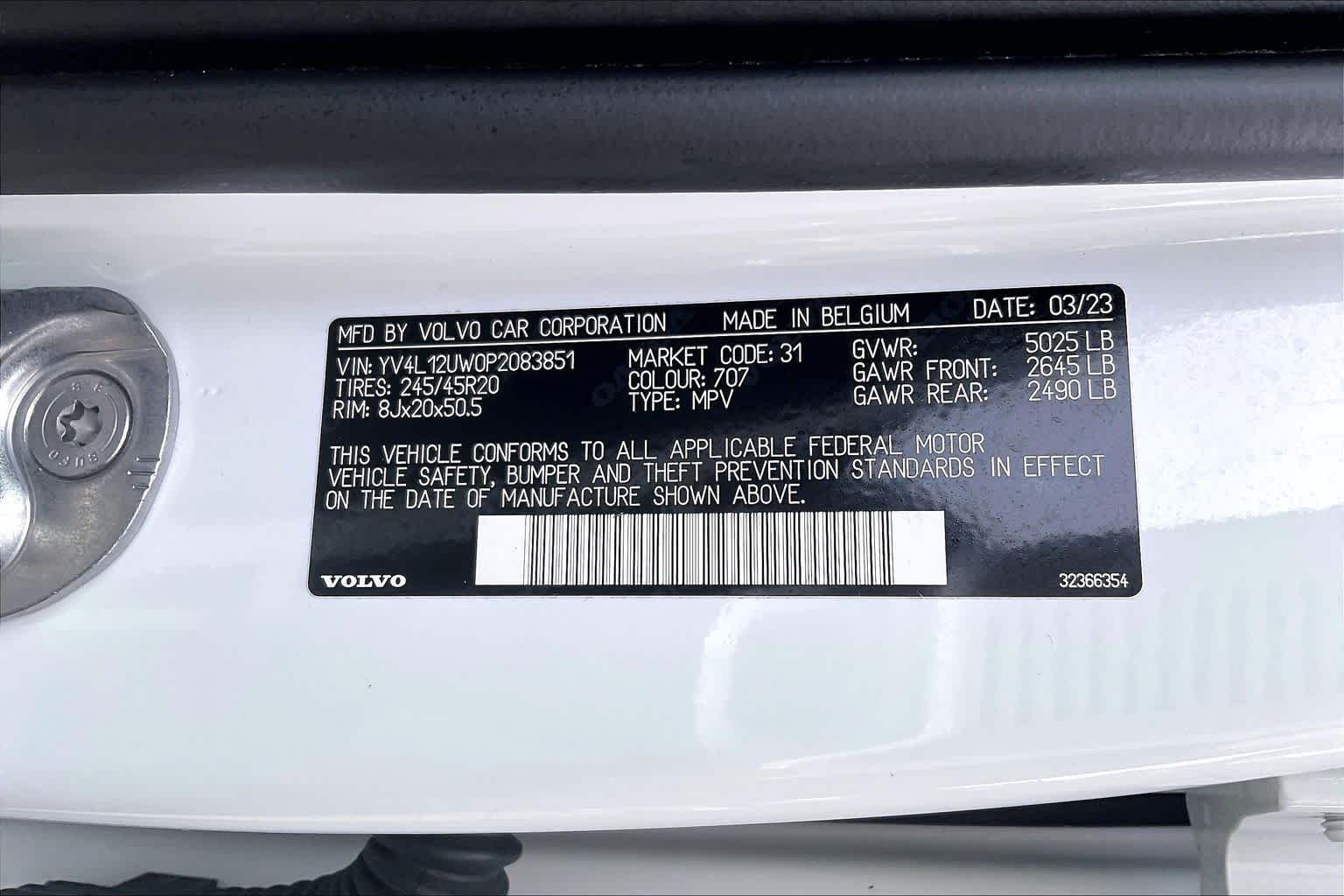 Used 2023 Crystal White Metallic Volvo Plus Dark Theme image 38