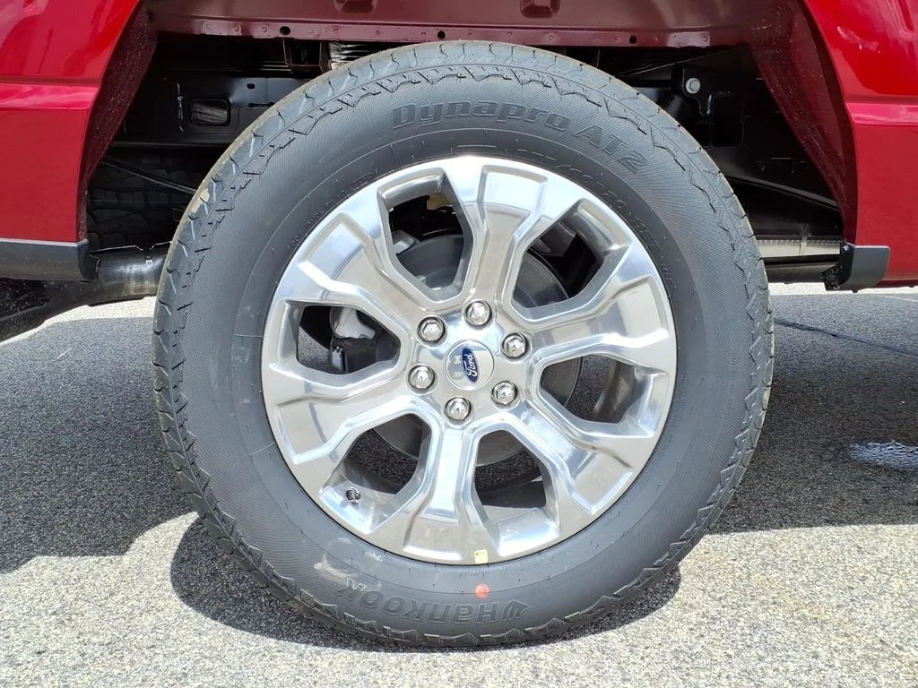 New 2026 Ruby Red Metallic Tinted Clearcoat Ford Platinum image 9