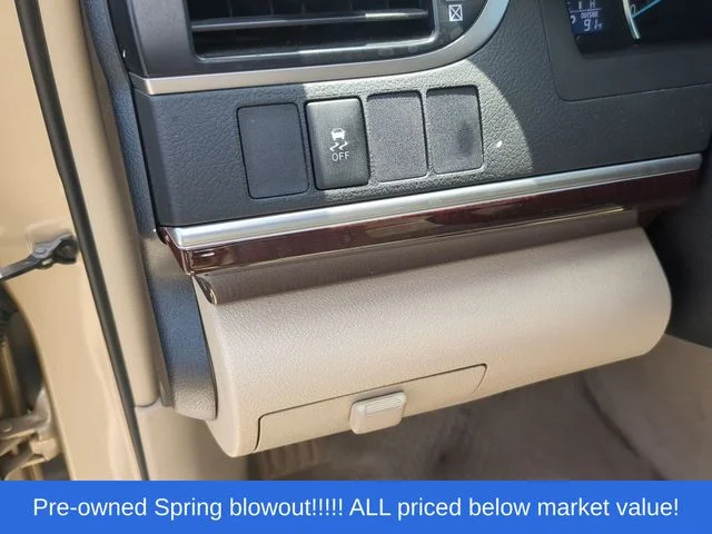 Used 2012 Beige Toyota XLE image 26