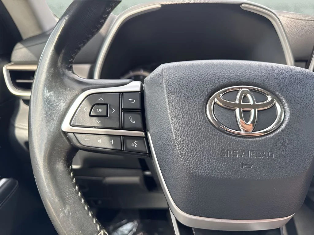 Used 2022 Gray Toyota XLE image 15
