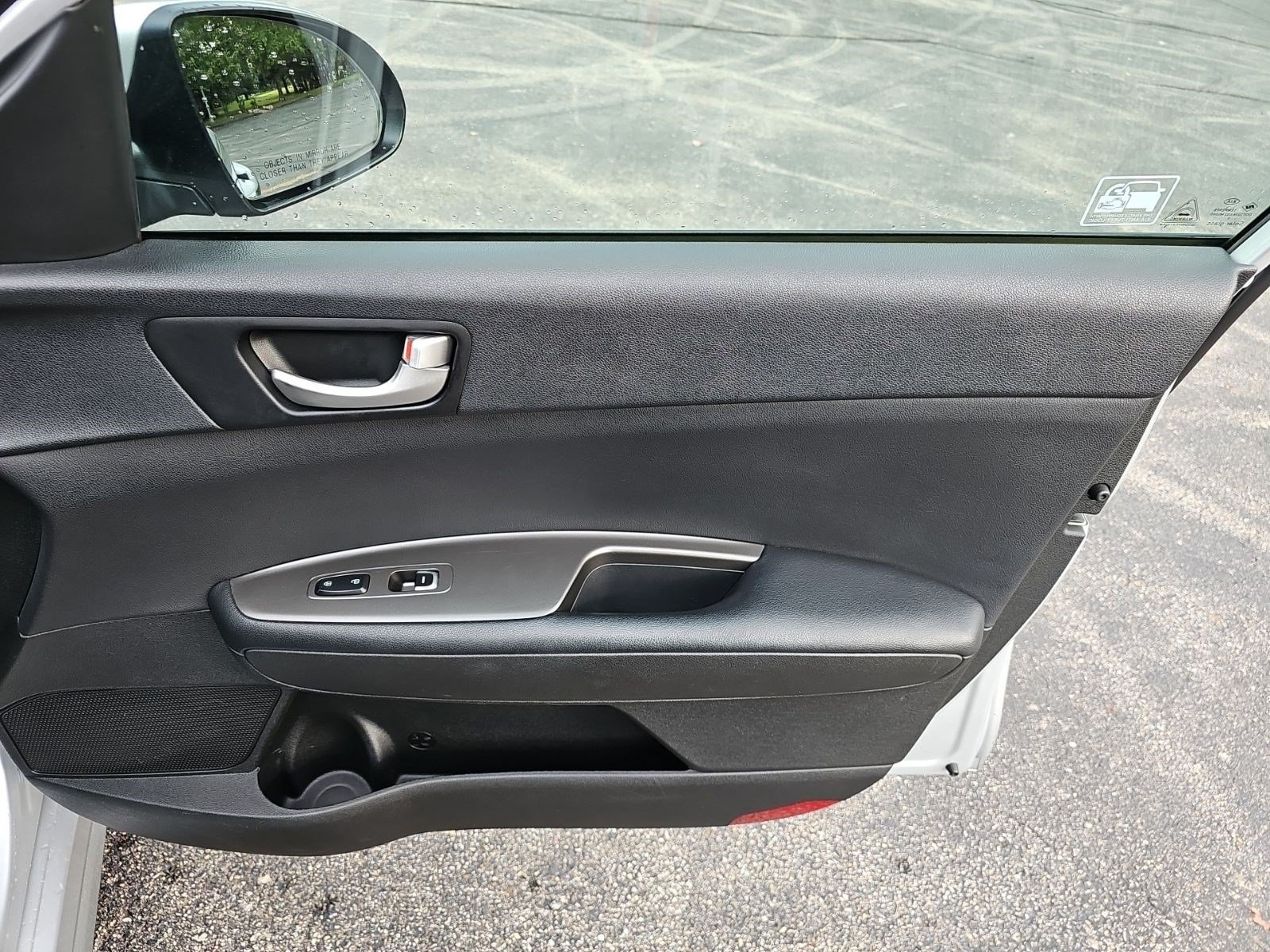 Used 2020 Sparkling Silver Kia LX image 13