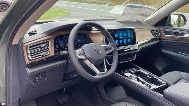 New 2026 Green Volkswagen 2.0T SE w/Technology image 11