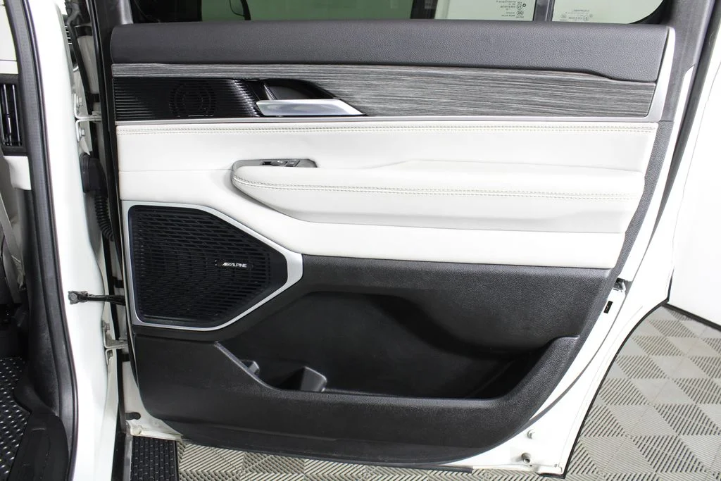 Used 2022 White Jeep Series II image 11