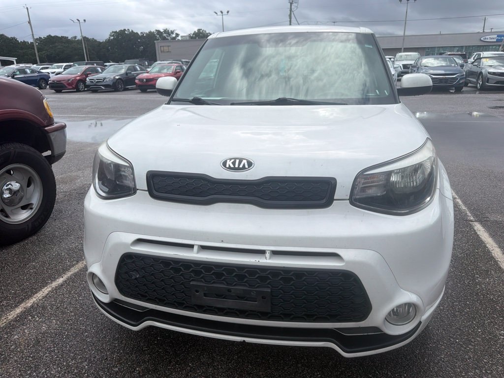 Used 2016 White Kia Plus image 2