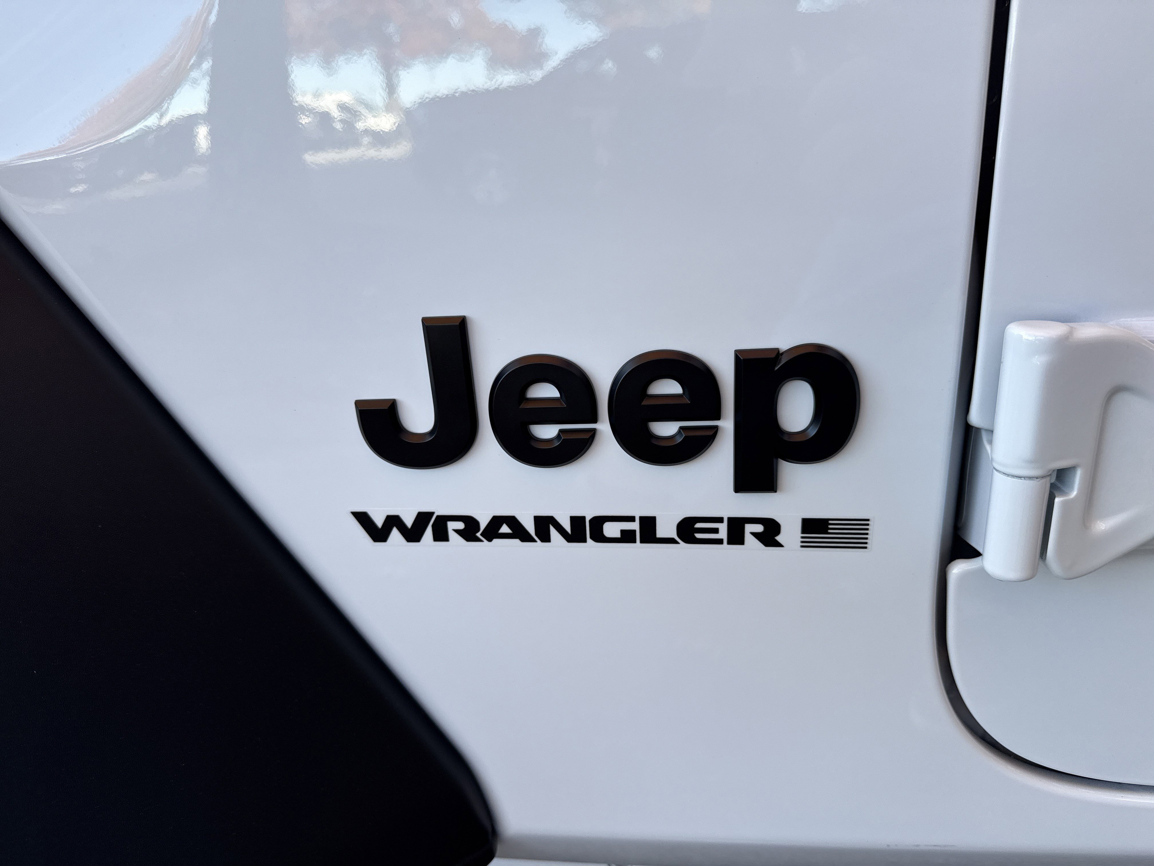 New 2026 Bright White Clear-Coat Exterior Paint Jeep Sport S image 12