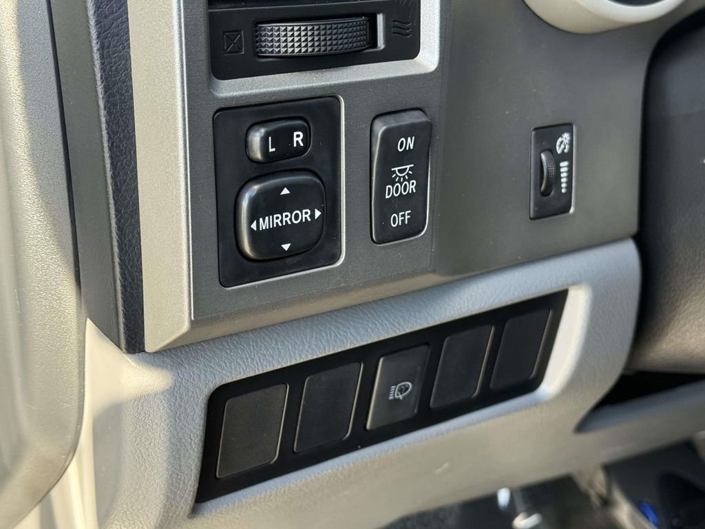 2014 Toyota Sequoia SR5 - Photo 33