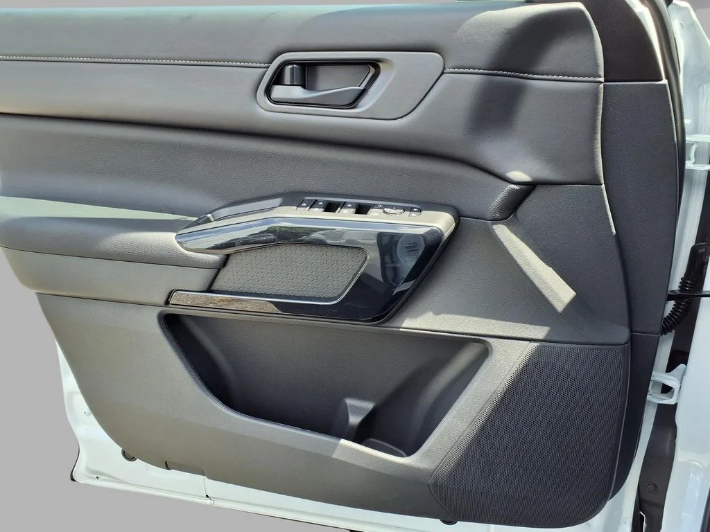 New 2026 Everest White Pearl TriCoat Nissan SV image 18