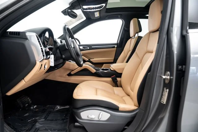 Used 2014  Porsche Diesel Platinum Edition image 6