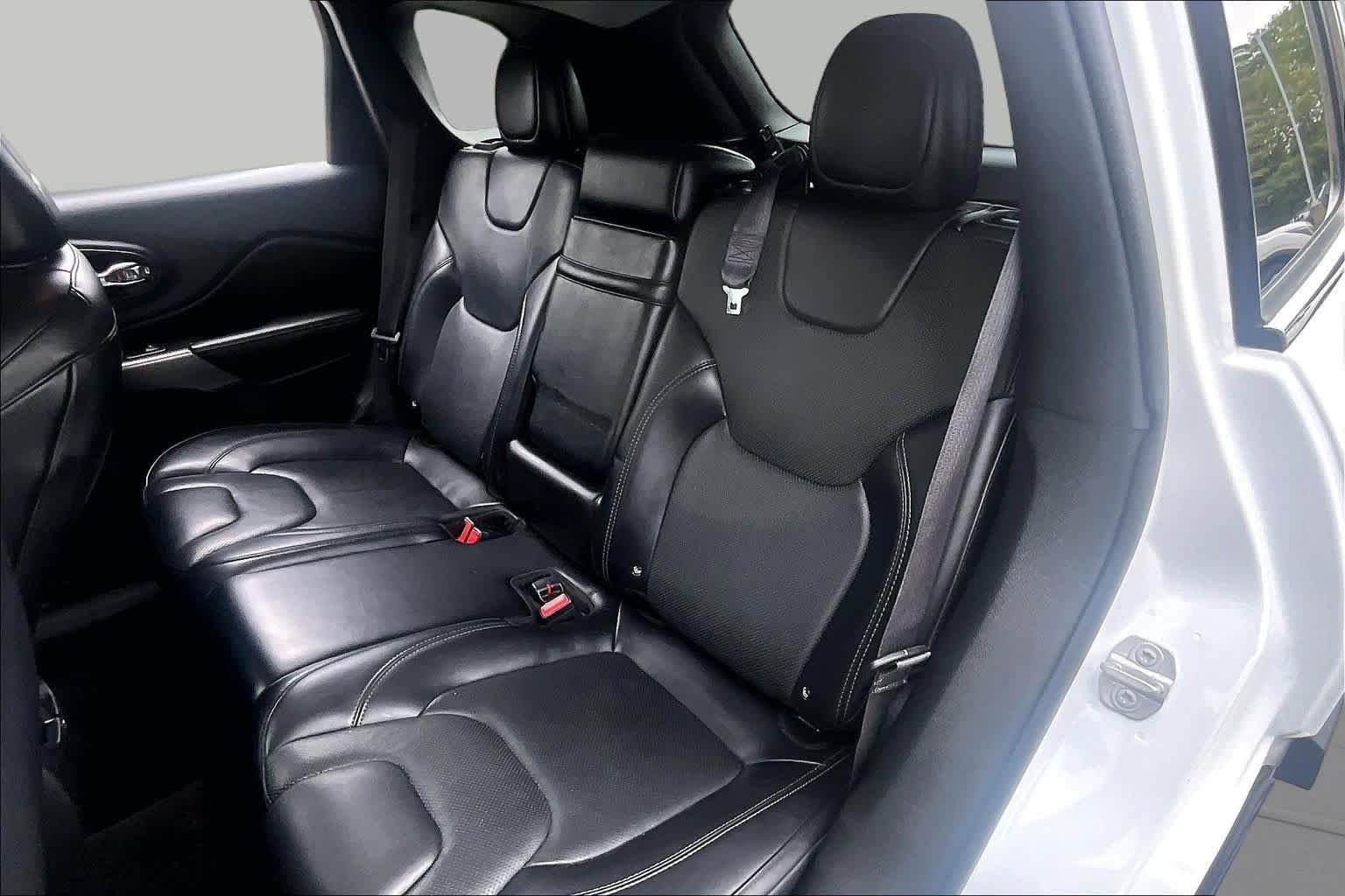 Used 2019 Bright White Clearcoat Jeep Limited image 19