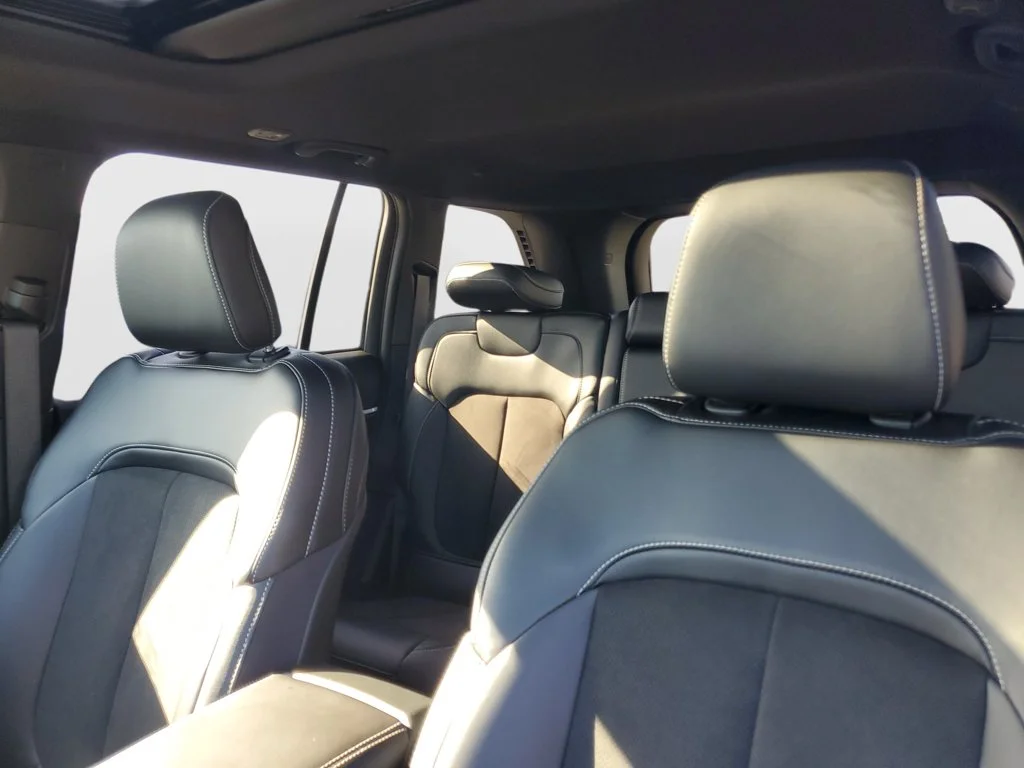 New 2026 Silver Zynith Exterior Paint Jeep Altitude image 13