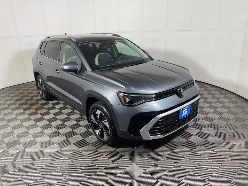 2025 Volkswagen Taos 1.5T SE 4Motion's photo