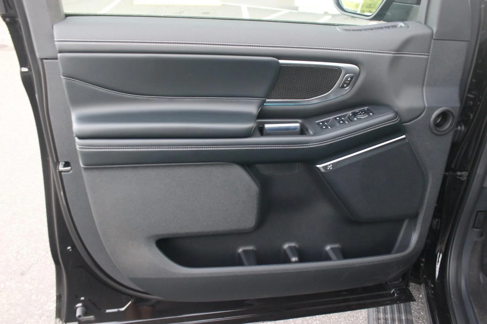 Used 2025 Black Ford Platinum image 14